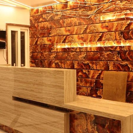 Hotel Mansa Kanpur Zewnętrze zdjęcie