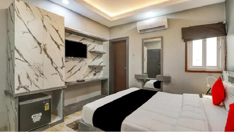 Hotel Mansa Kanpur Zewnętrze zdjęcie