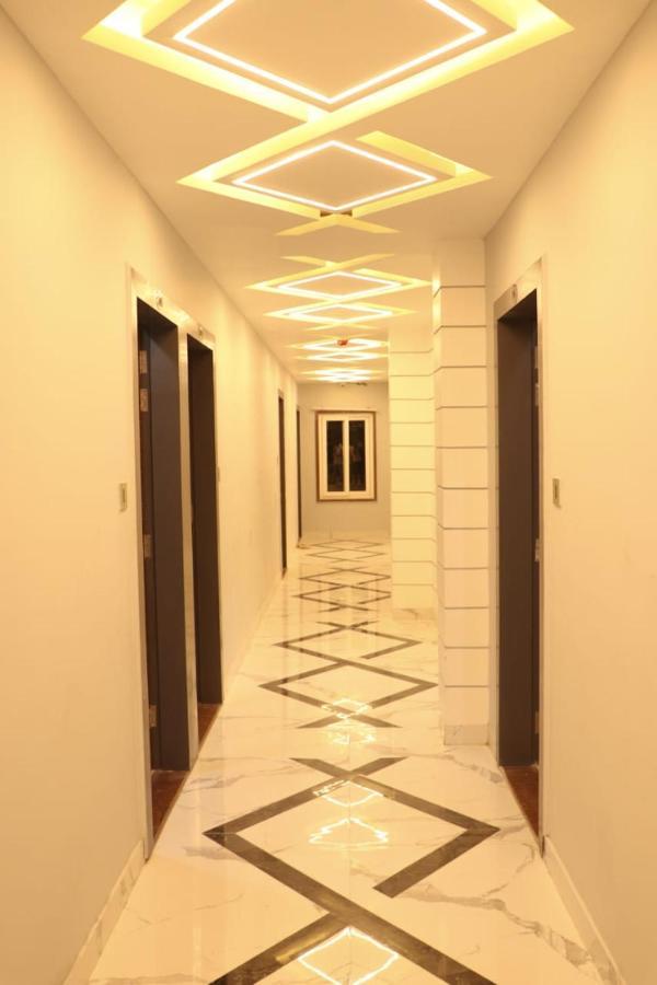 Hotel Mansa Kanpur Zewnętrze zdjęcie